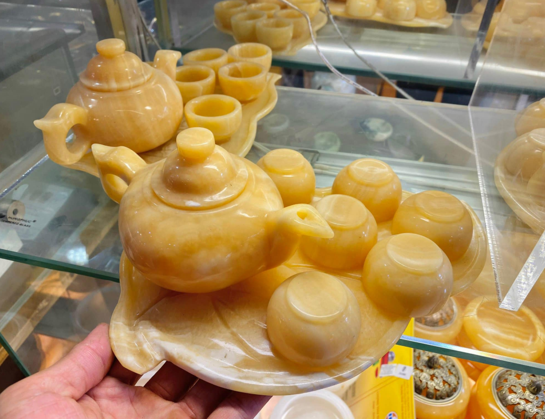 Bộ ấm chén đá Ngọc Hoàng Long
